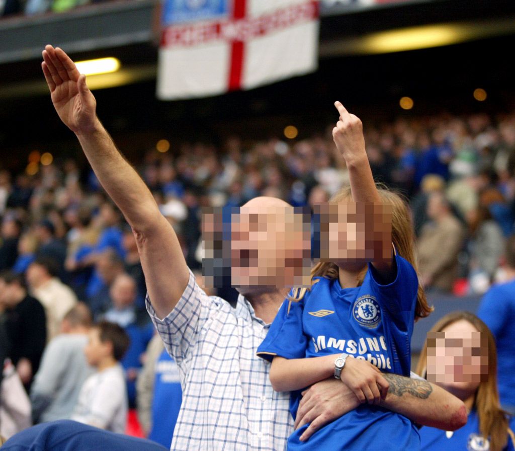 把*辱侮**热刺的歌唱到布达佩斯为什么这次种族歧视的又是切尔西？