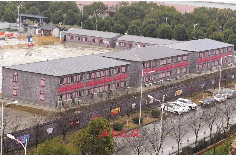 坚守生产岗位过年的工人福利很诱人除夕到初六每人每天一个红包