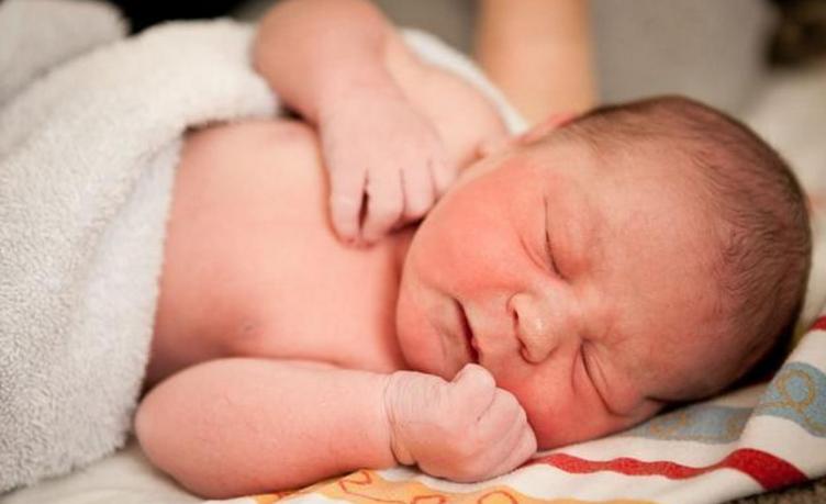 宝宝为什么喜欢薅妈妈头发,宝宝喜欢薅大人头发怎么回事