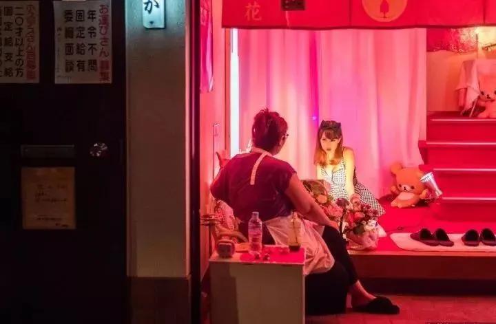 *拍偷**的照片带你看看日本*灯区红**