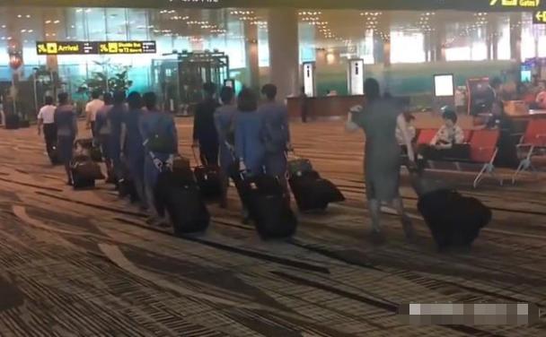 空姐为什么下飞机都会去酒店,空姐下飞机为什么去酒店不能回家