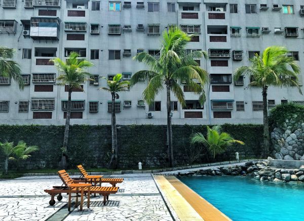 这家酒店有全台唯一「乌龙院主题房」,还能在馆内开赛车