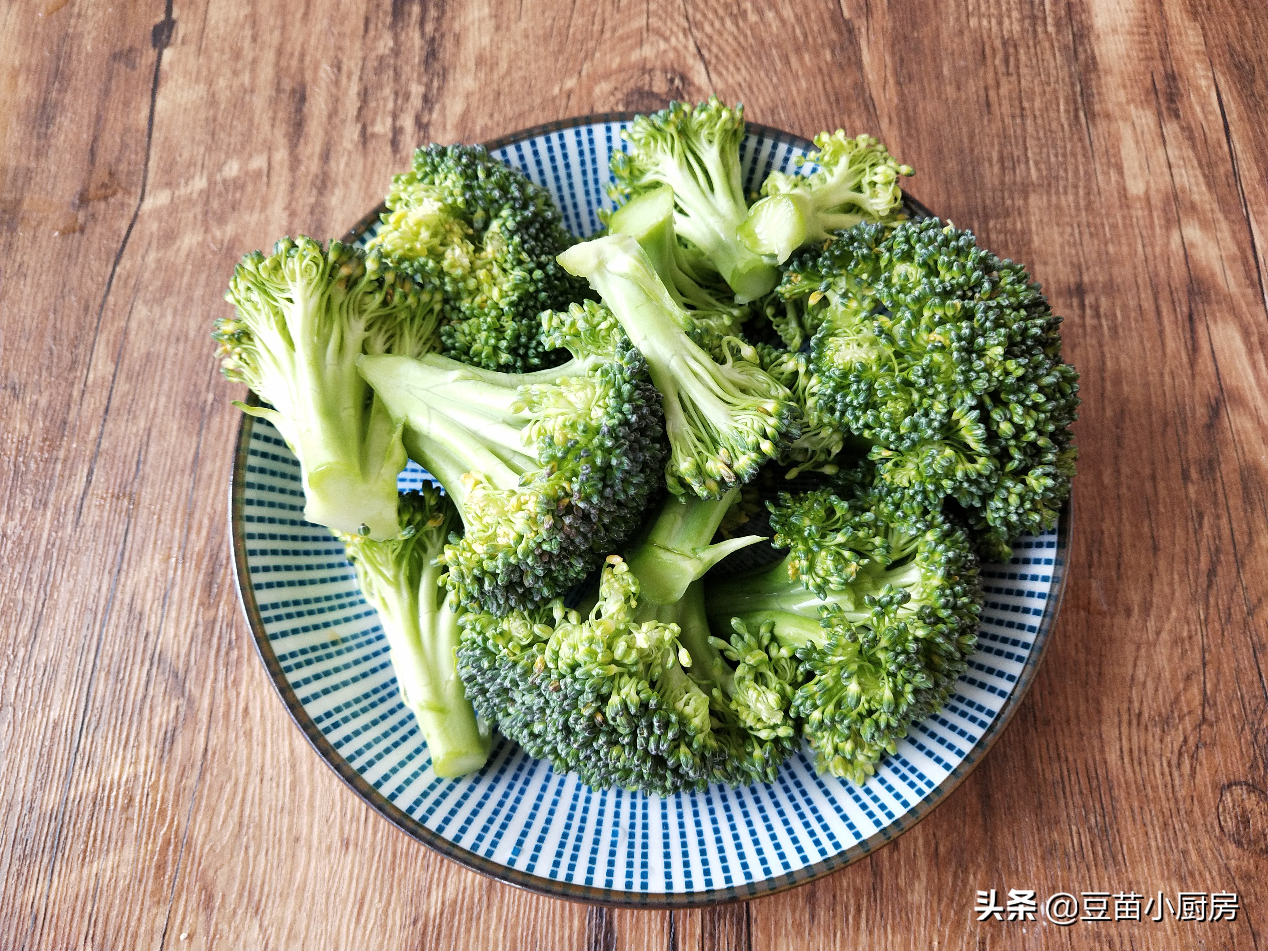 菜花里有好多虫和虫卵还能吃吗,菜花的虫卵用滚水清洗能杀死吗