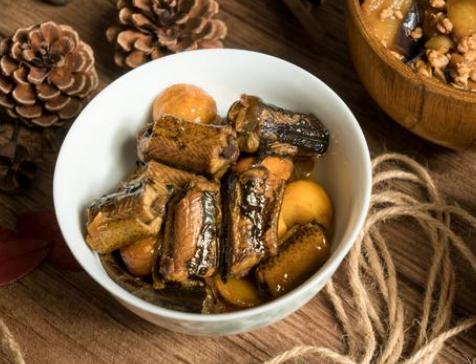 黄鳝身上的粘液要不要清洗干净,黄鳝在烹调中正确去除粘液的方法