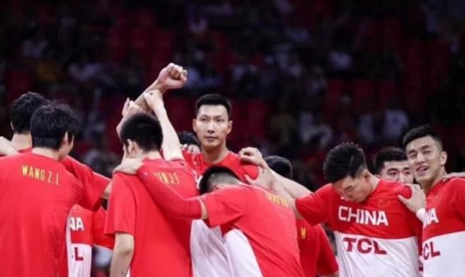 少年曾有凌云志洗尽铅华也从容！16年巅峰低谷，易建联的篮球人生