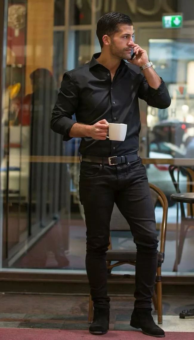 低调的黑色衬衫，应该怎样穿？