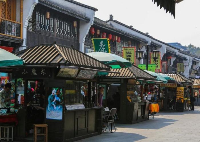 杭州的河坊街被网友们嫌弃？看看当地人都是怎么说的吧