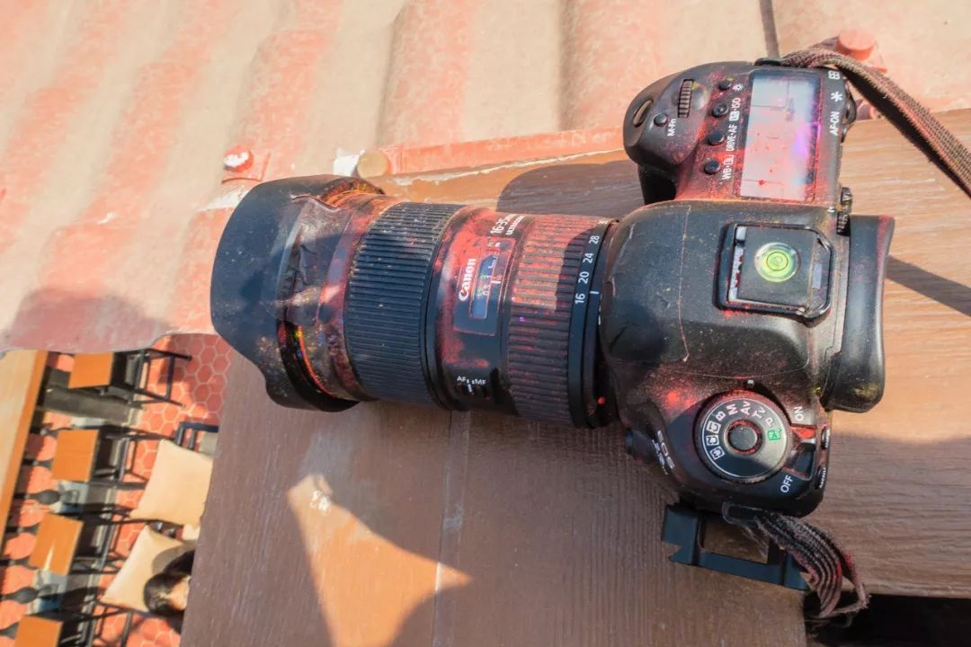 在垃圾堆捡到相机翻新,如何用垃圾的镜头拍大片