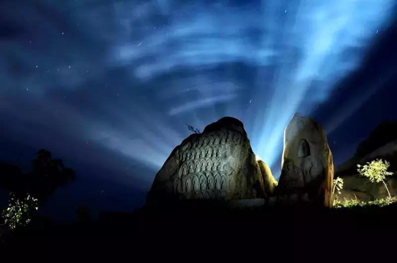 我站在方城大山的伤口