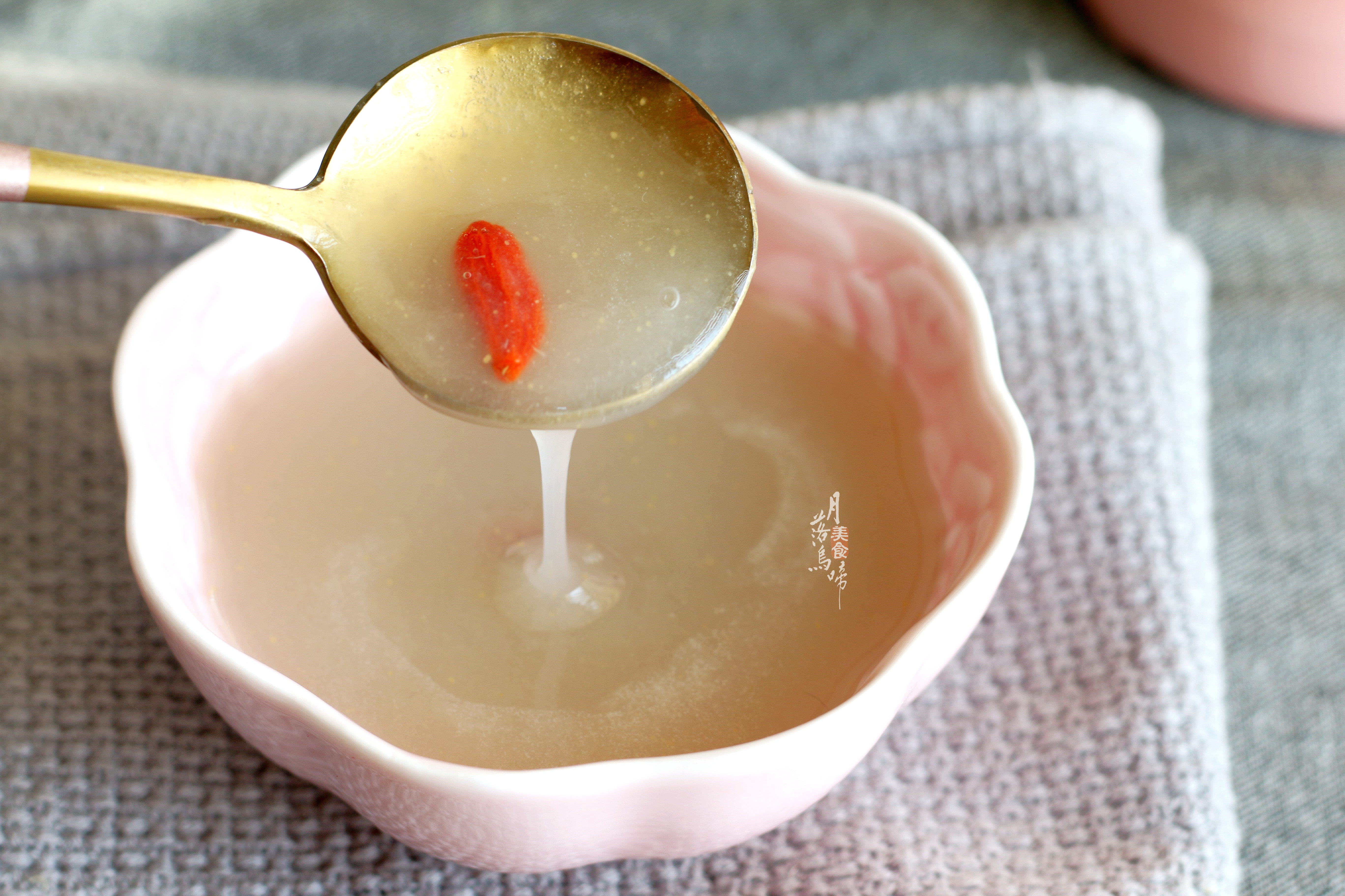 怎么煮银耳经济实惠快速好吃方便,银耳最简单的吃法大全