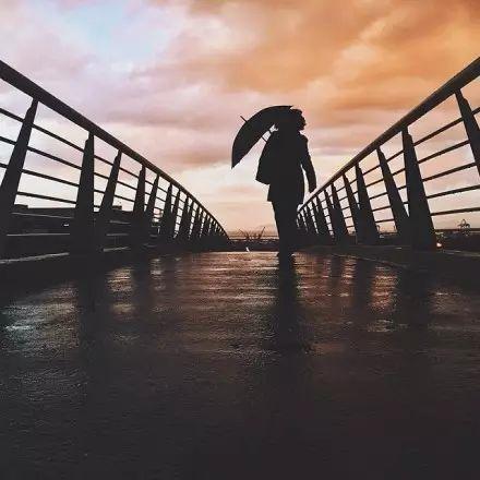 社交其实是很廉价的,成年人的社交都是减法