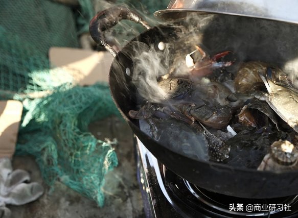 渔民直播卖虾,小渔村卖海鲜一年赚50亿