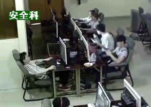 男子触电浑身抽搐倒下成功自救,触电事故及现场自救