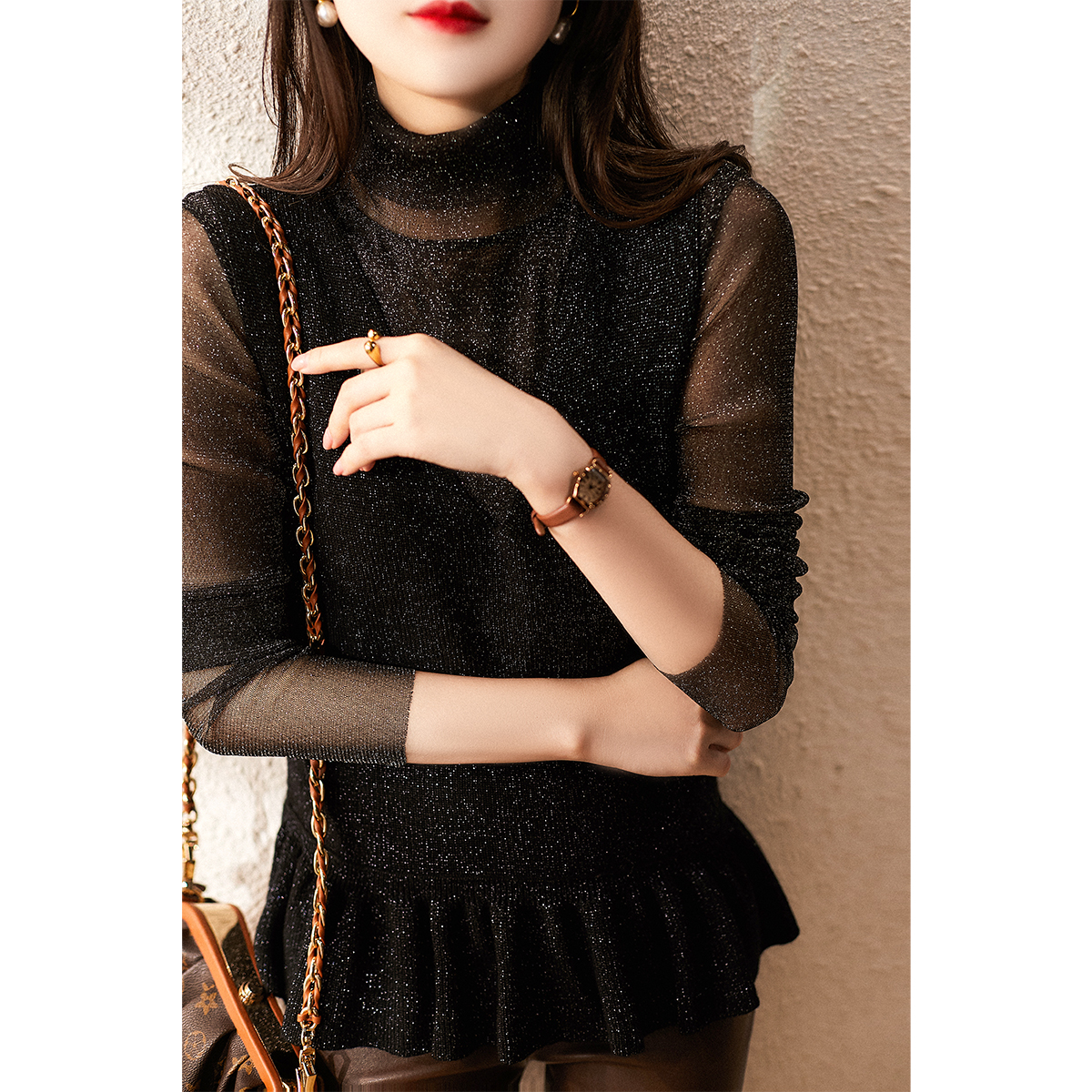 白色修身打底衫搭配裤子 (宽松保暖打底衫怎么搭配裤子)