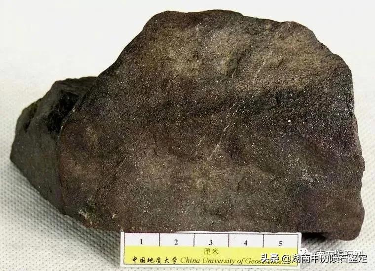 月球陨石与地球矿石的区别,月球陨石和矿石有什么区别