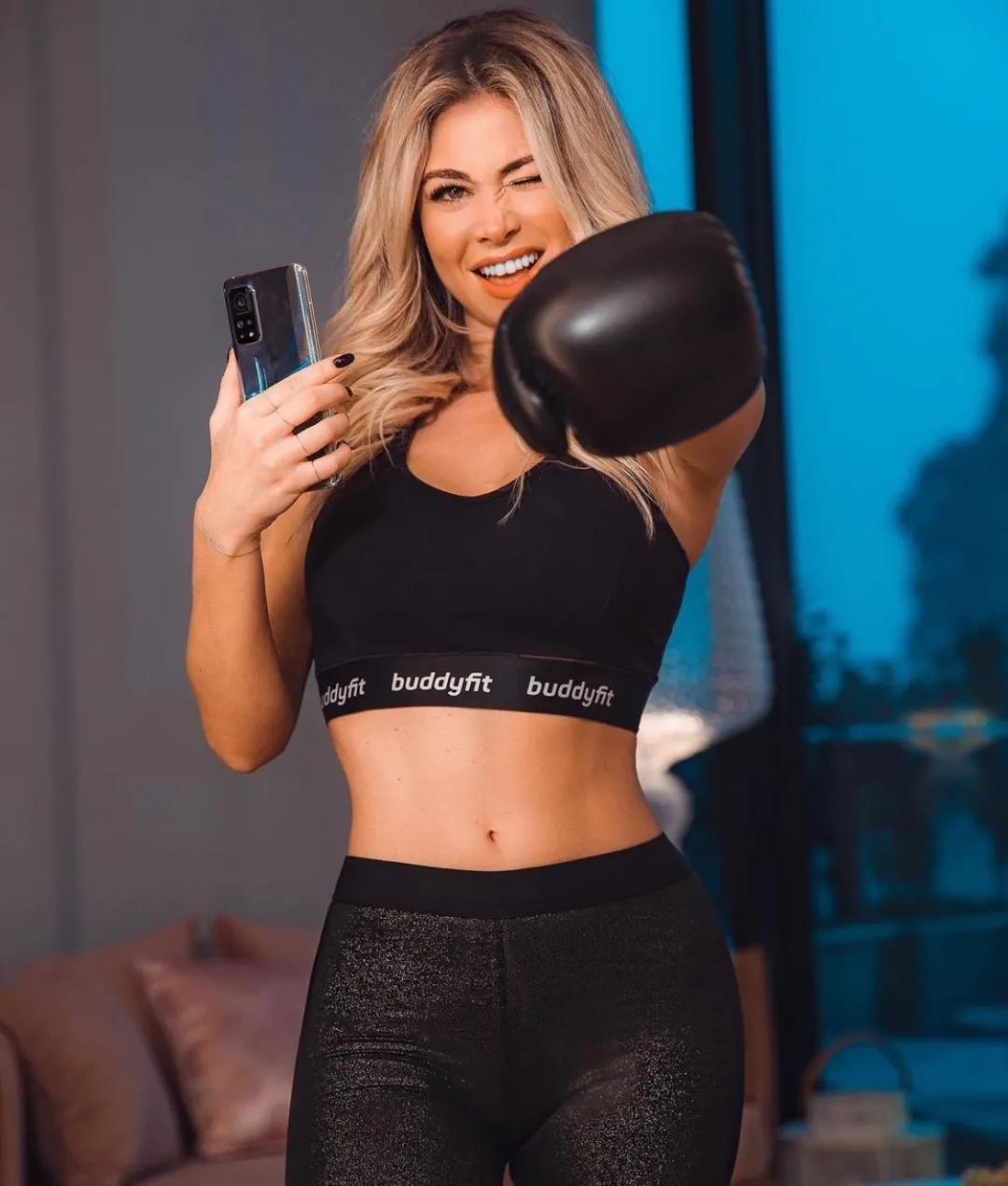 意大利宅男女神！36D好身材，700万粉丝被她撩疯了