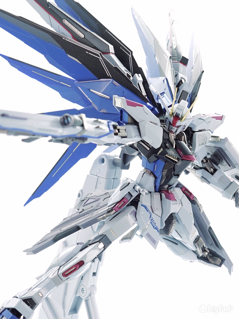 自由高达手办2.0成品,mb自由高达2.0对比1.0