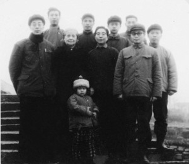 鲁迅的少年玩伴闰土的晚年生活,鲁迅和闰土都是哪年去世