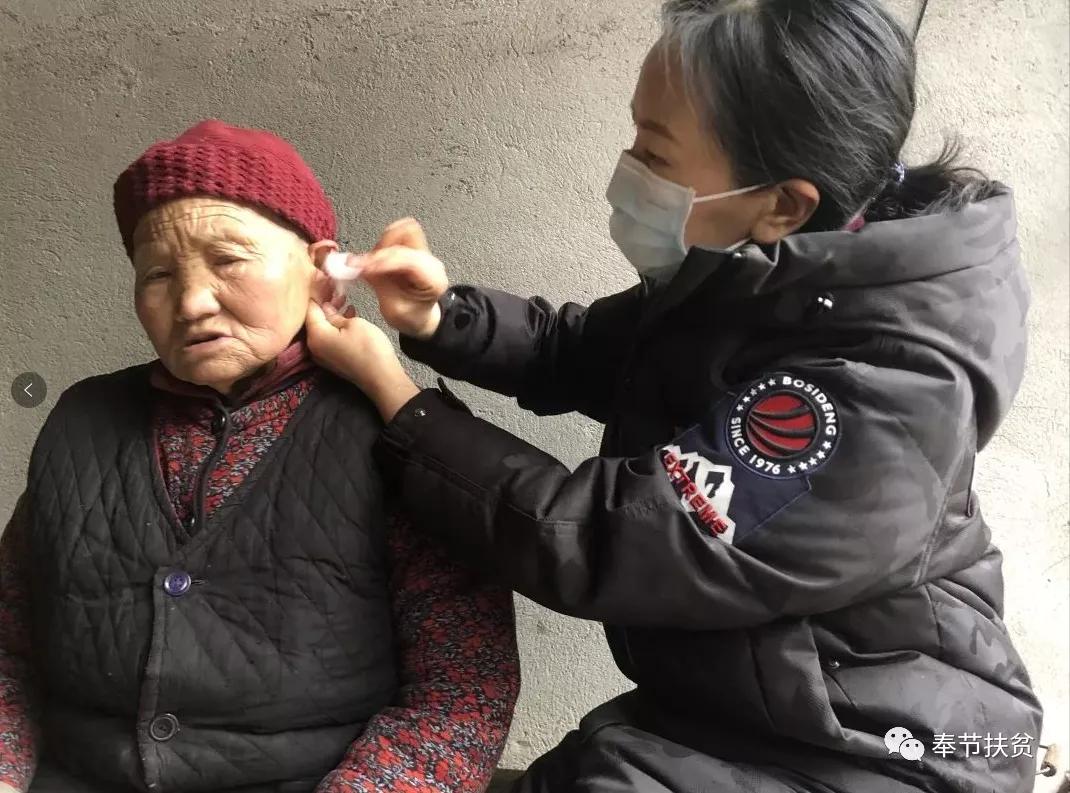 黄和玲:村民“贴耳人”更是“贴心人”