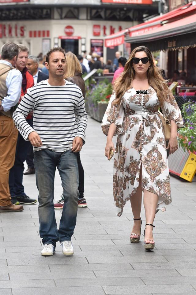 足球宝宝大变身,足球宝贝变装女生版