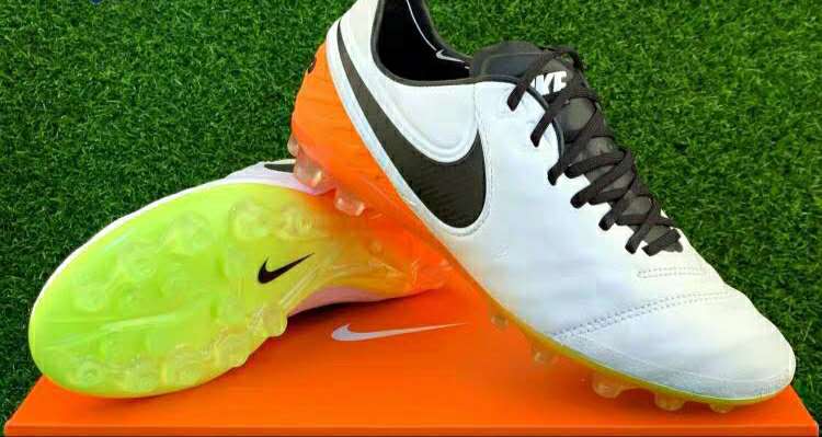 nike足球鞋哪个系列好,nikeadidas篮球鞋