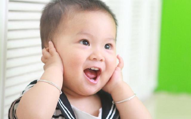 宝宝挖耳屎的危害,给宝宝挖耳屎有什么害处