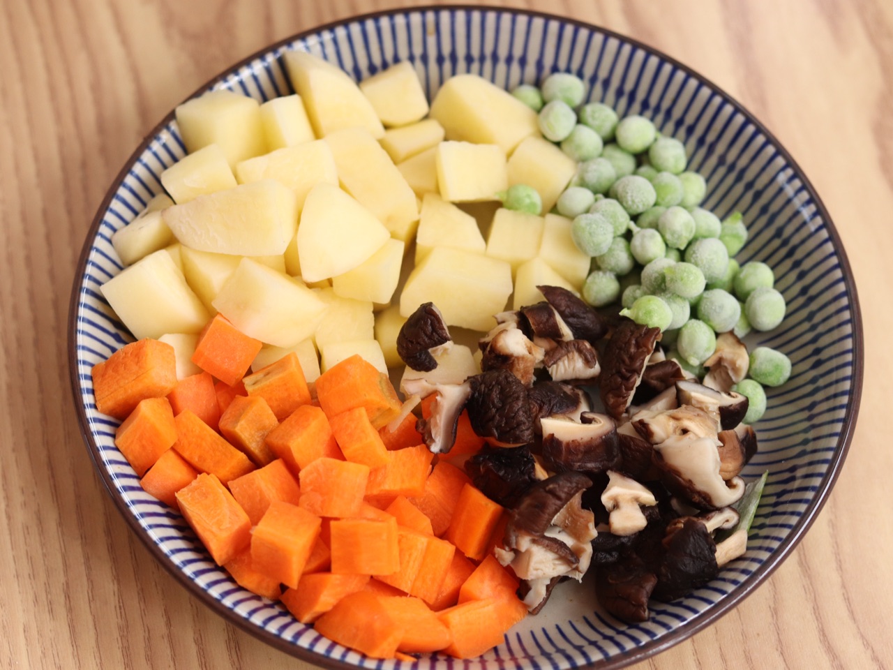 土豆五花肉焖饭的做法,土豆胡萝卜五花肉焖饭的做法