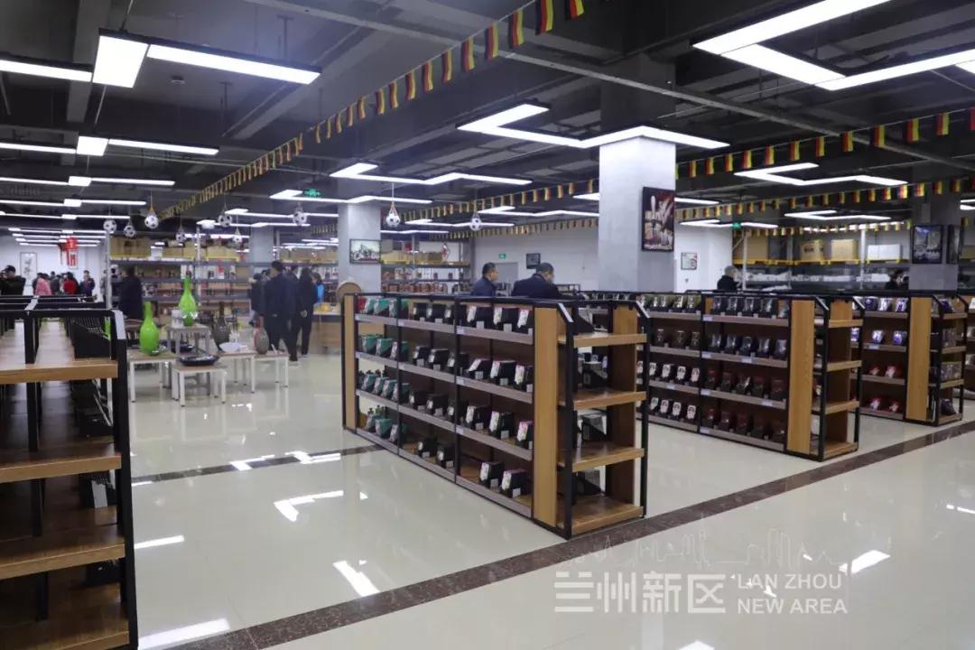 不用再费心“代购”啦！全球10多个国家和地区的产品在新区一站式购齐