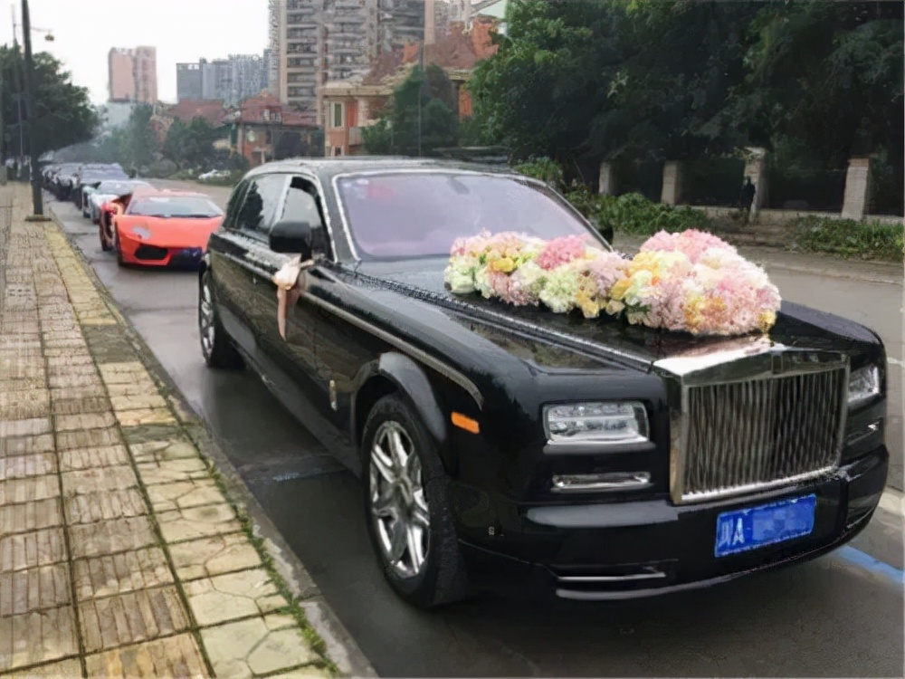 晚晚林瀚劳斯莱斯宣传片原视频,晚晚和林瀚劳斯莱斯代言视频