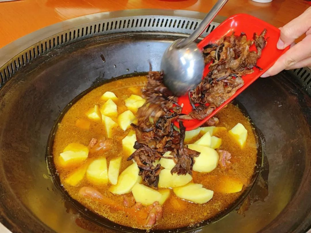 长春老灶台铁锅,长春农村小笨鸡特色饭店