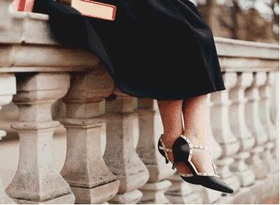 黑色猫爪鞋怎么搭配,猫爪形状的鞋子高帮