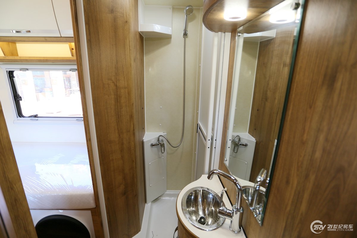 新房车大全20-30万的c型房车,轻卡房车跟c型房车的对比