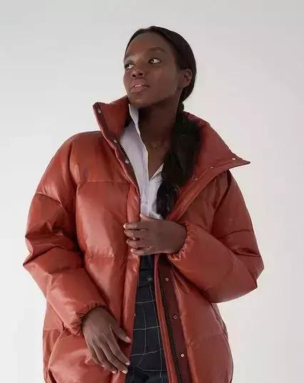 羽绒服怎么穿效果最好 (羽绒服穿着要什么样才叫做刚合适)