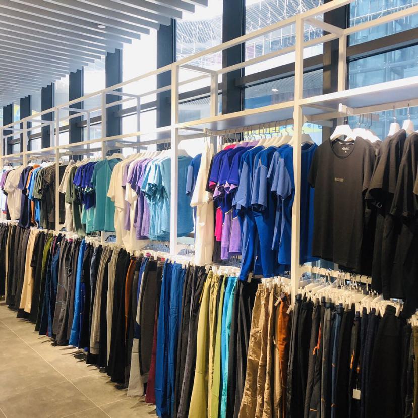 旅行购物怎么高效买？品牌特卖仓，直播购物成为了主流