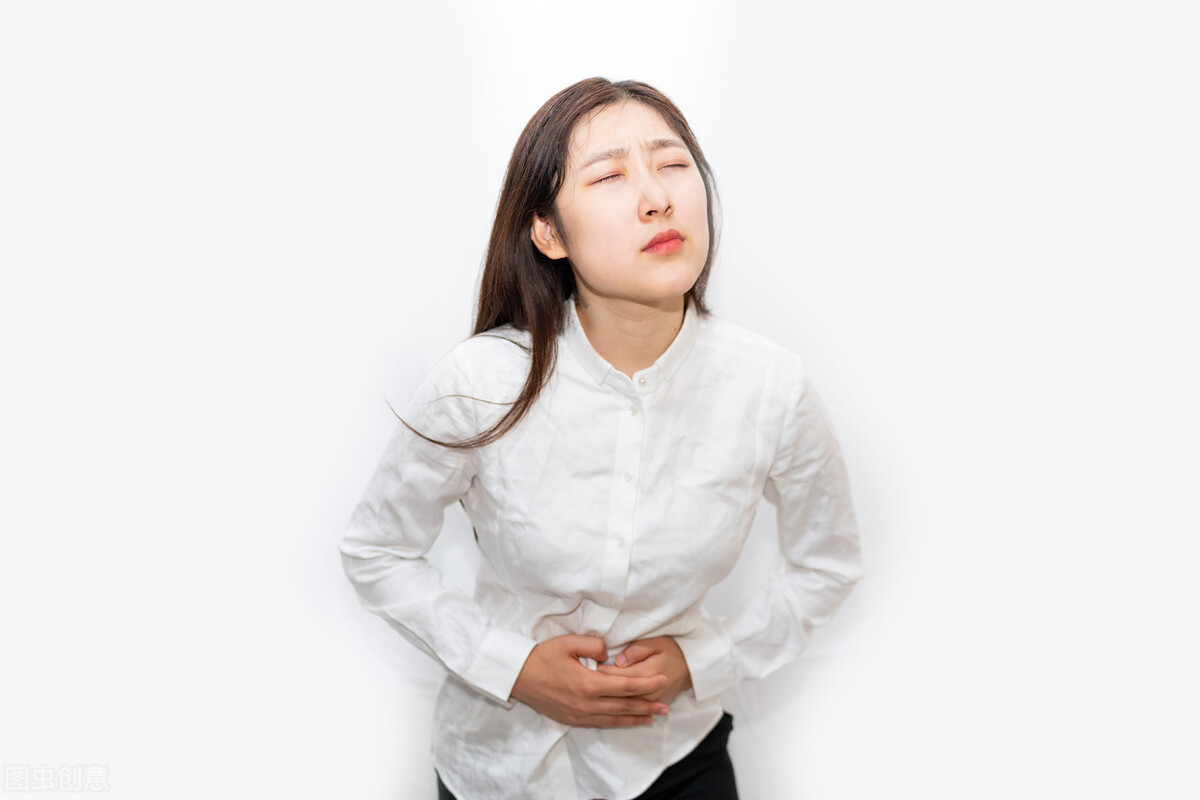 单侧腰痛需警惕肾脏疾病,左肾3mmx3mm结石引起的腰痛