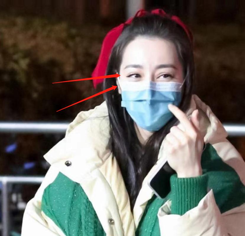 迪丽热巴贵州拍戏路透,迪丽热巴路透绿色衣服