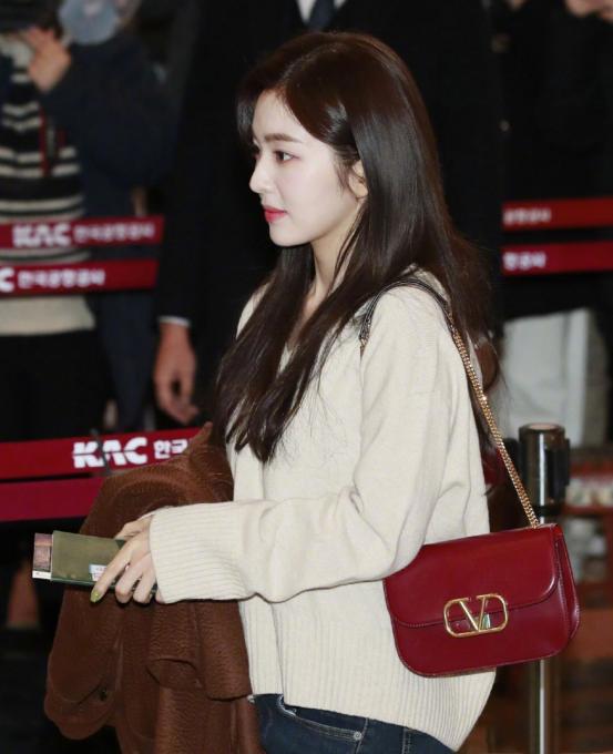 裴珠泫皮裙,裴珠泫皮衣皮裙