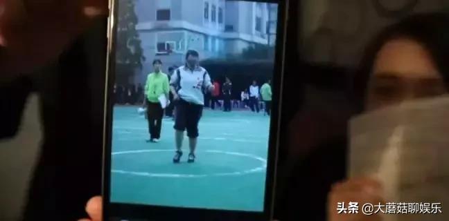 生吞活章鱼是一口一个的,日本生吃章鱼处理过程