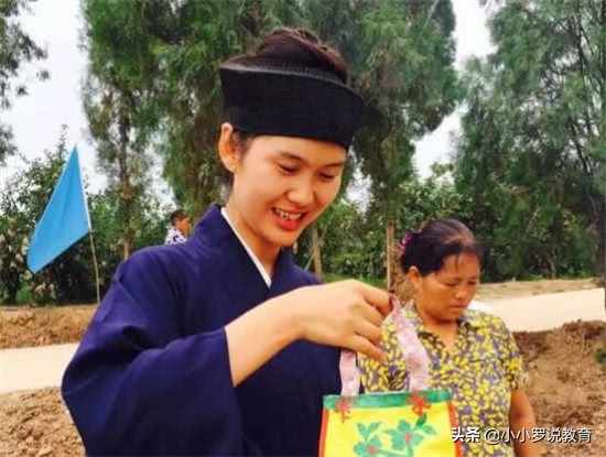 她被誉为中国最美女道士，名校毕业家境好，网友：出家真是太可惜