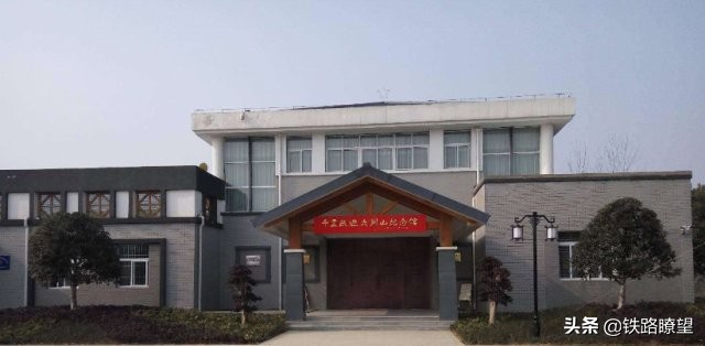 安徽省临泉县，1935年建县，人口二百余万，全国文化先进县