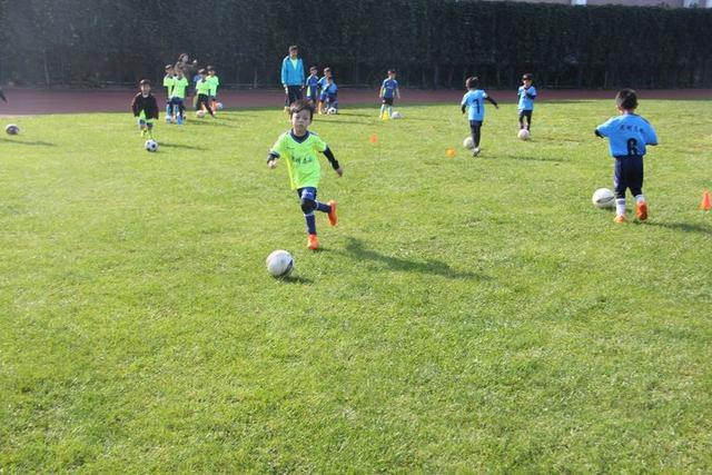 与梦想同行微队课,昆明青少年足球冬令营