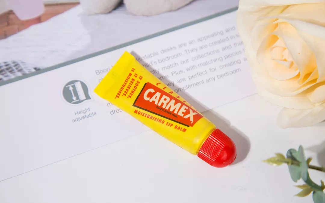 让你的嘴唇滋润一整天,让嘴巴嫩的唇膏