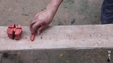 中国宝藏爷爷靠玩木头火到国外了,中国宝藏爷爷玩木头火到国外了