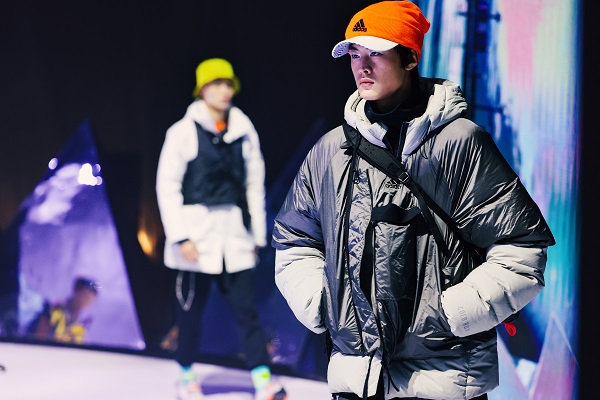 阿迪达斯ozweego春季新款,阿迪达斯新品来袭