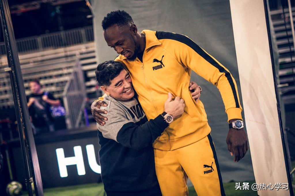 足球界马拉多纳的光辉时刻,足球庆祝动作致敬马拉多纳