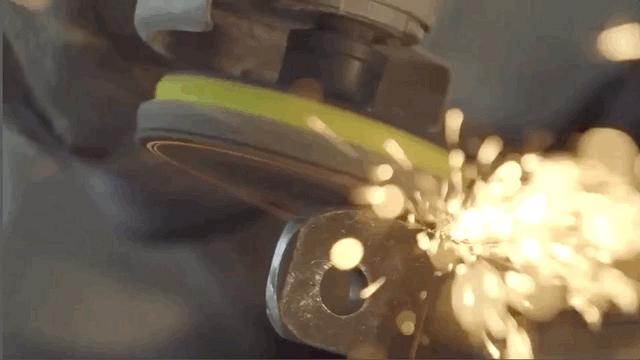 清华硕士造出全地形车,外国小伙DIY特斯拉越野车,谁更硬核?