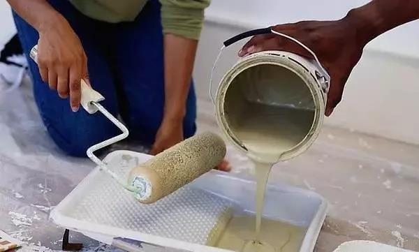 从刷涂料到乳胶漆的过程,桐油漆与水性油漆的优缺点