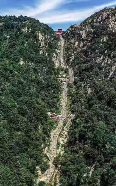 泰山华山黄山哪个是天下第一山,泰山黄山华山还有哪些山共称五岳