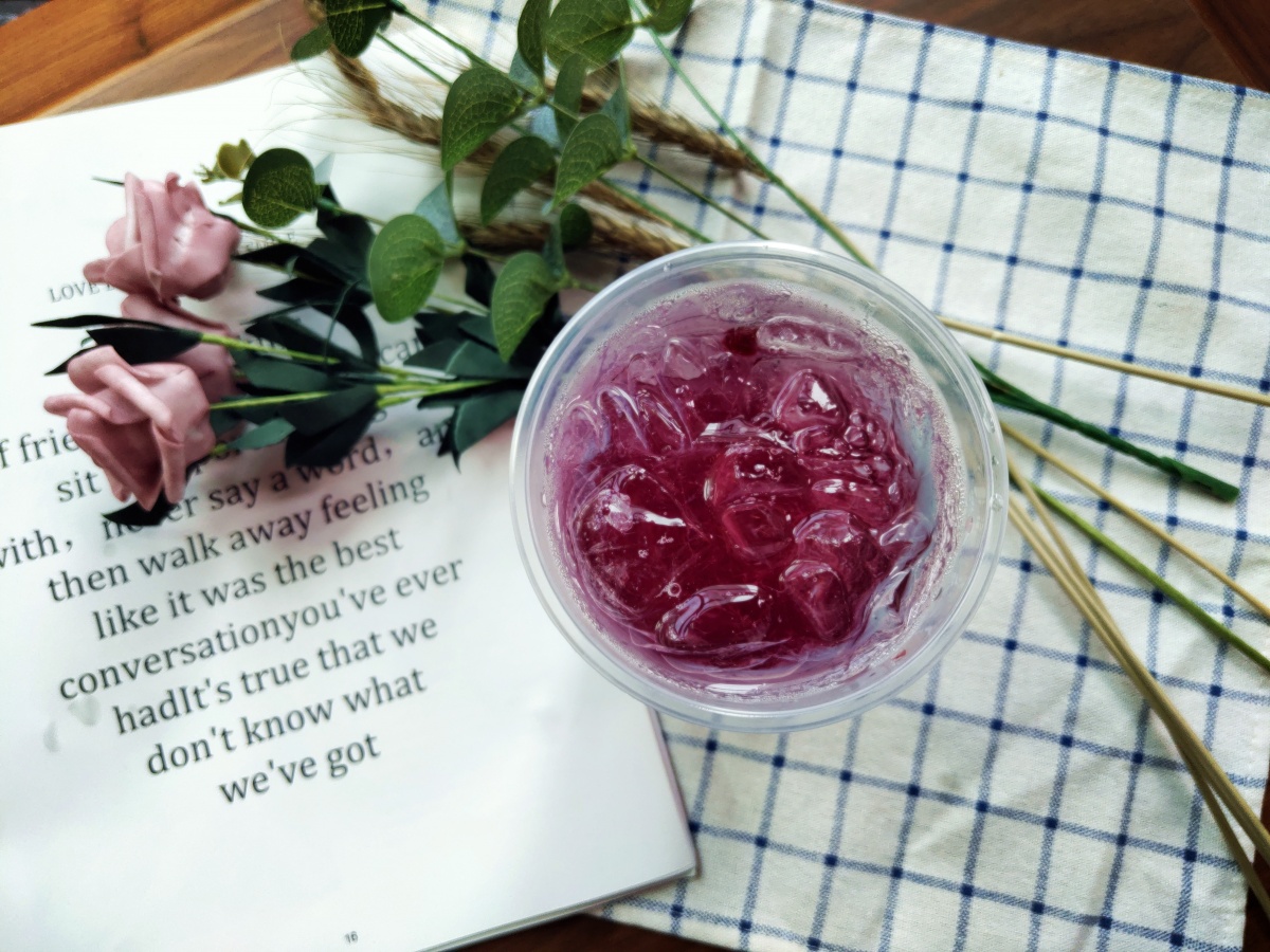 星巴克出了酒精饮料？8款星巴克新品冰调全线测评！