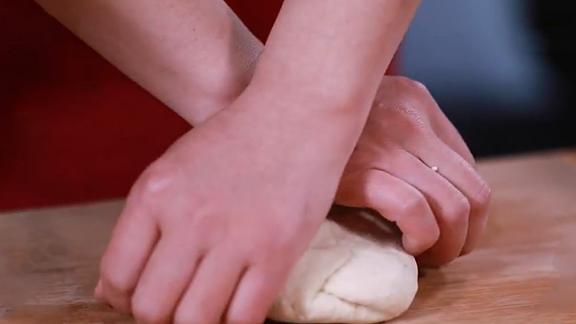 和面不粘手方法,和面不粘手技巧